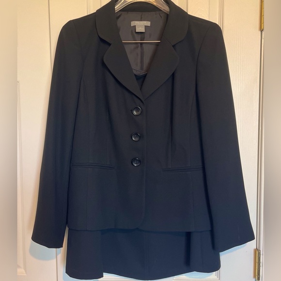 Ann Taylor 2 piece skirt suit with 3 button blazer - Picture 1 of 3